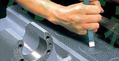 手動(dòng)精心刮研